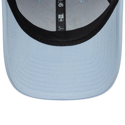 Pictured is this New Wave Linen Atlassian Williams F1 Team 9FORTY cap in pastel blue. 6