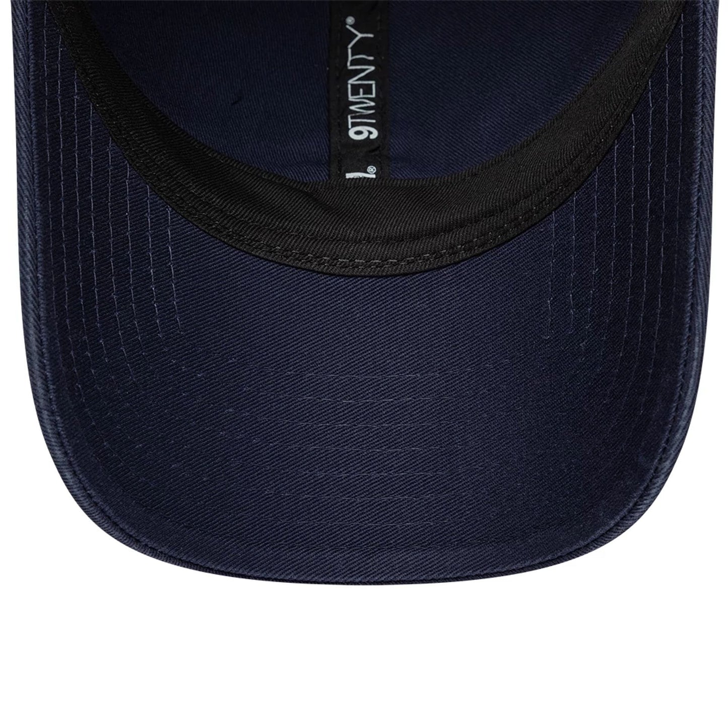 Pictured is this Traditional Washed Atlassian Williams F1 Team 9TWENTY cap in navy. 6