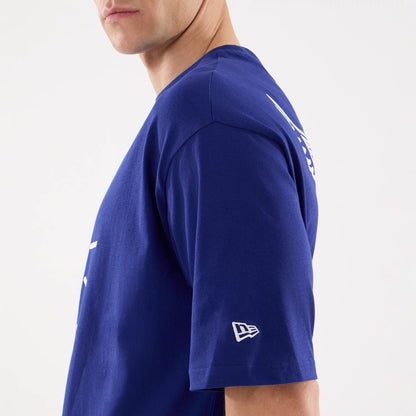 The model is wearing this MLB 59FIFTY Day Graphic LA Dodgers T-Shirt in dark blue. 6