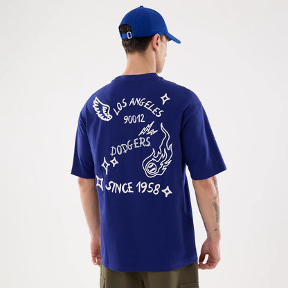 The model is wearing this MLB 59FIFTY Day Graphic LA Dodgers T-Shirt in dark blue. 2