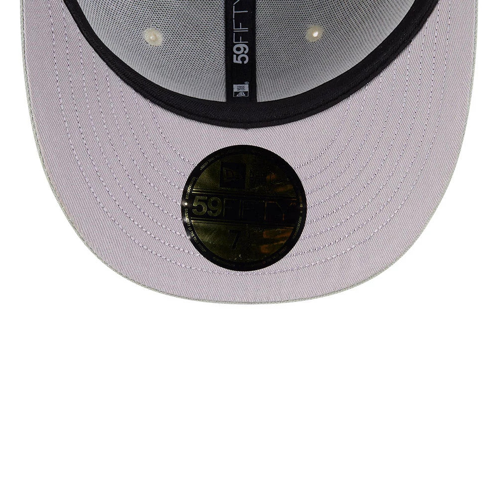 Pictured is this MLB Fathers Day Chicago White Sox 59FIFTY Fitted cap in pastel green. 2
