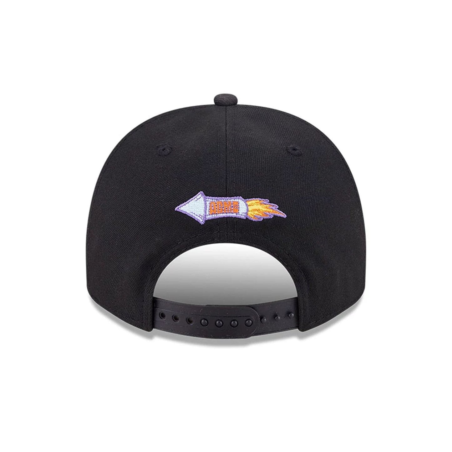 Pictured is this Looney Tunes Wile E Coyote 9FIFTY A-Frame Snapback Adjustable cap in black. 7