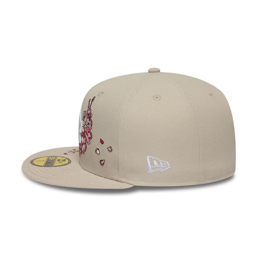 Pictured is this MLB Cherry Blossom LA Dodgers 59FIFTY Fitted cap in Cream. 6