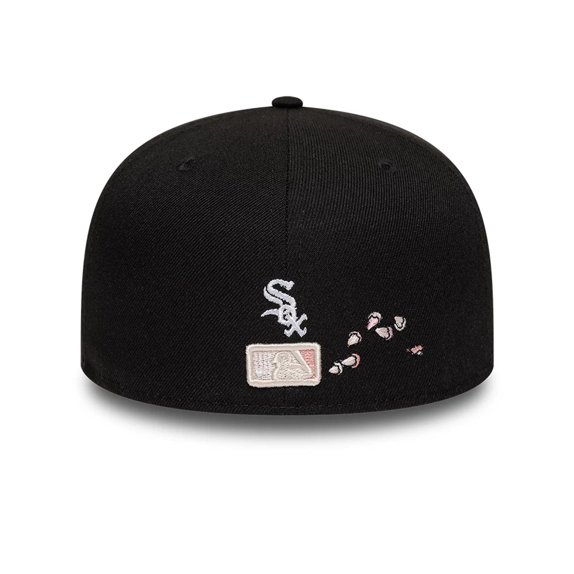 Pictured is this MLB Cherry Blossom Chicago White Sox 59FIFTY Fitted cap in black. 5