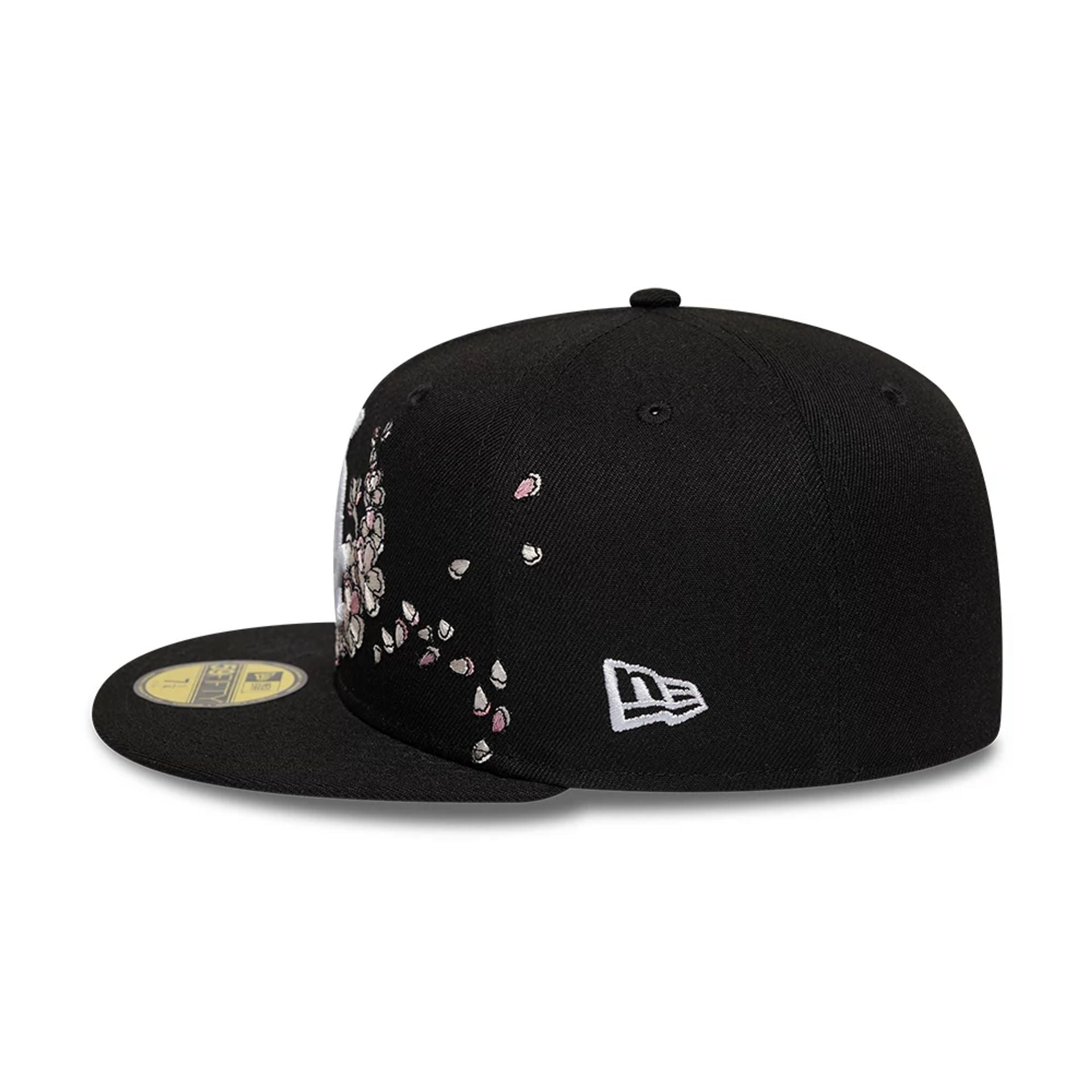 Pictured is this MLB Cherry Blossom Chicago White Sox 59FIFTY Fitted cap in black. 6
