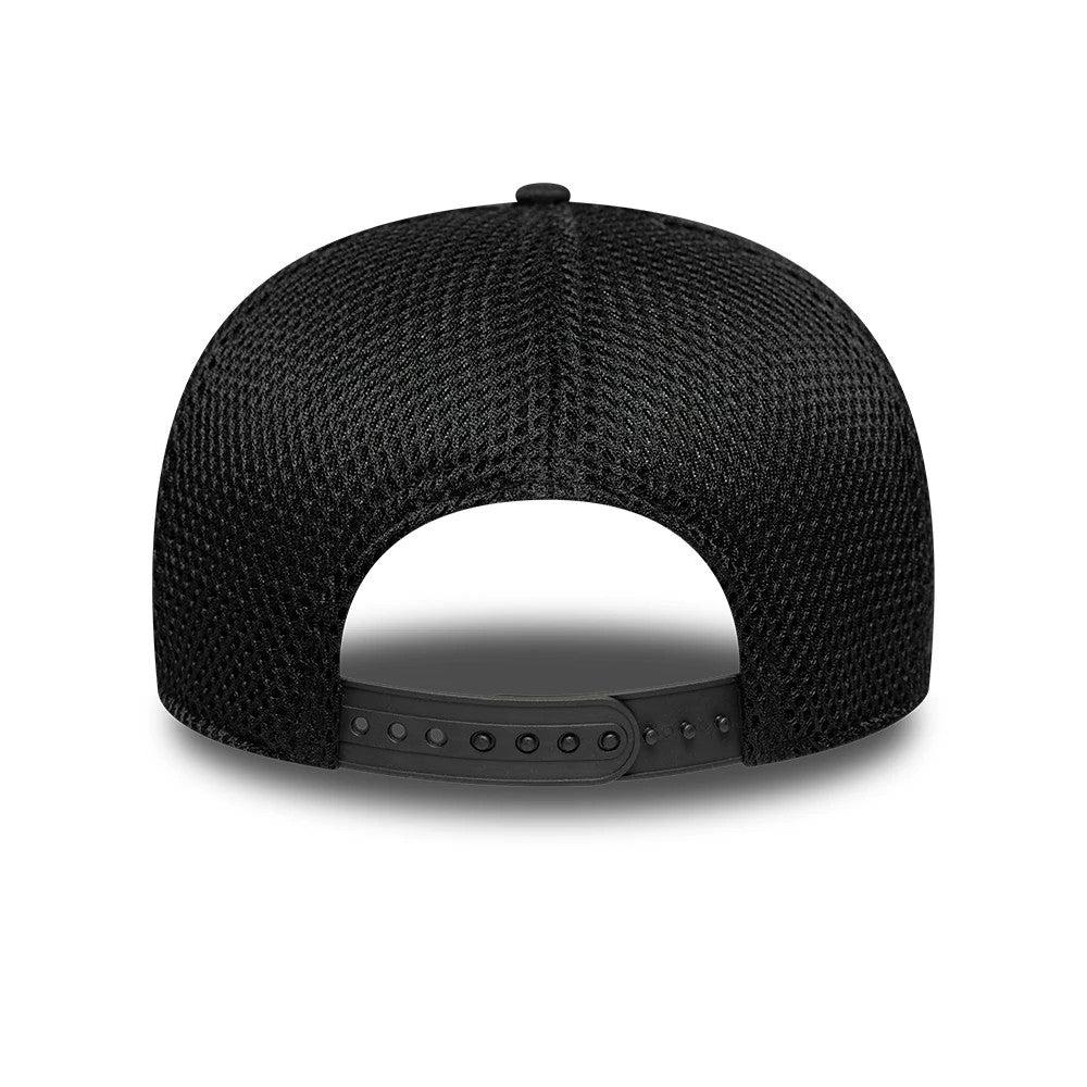 Pictured is this Catamaran Sail GP 9SEVENTY Stretch Snap cap in black. 4
