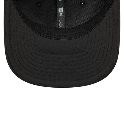 Pictured is this Catamaran Sail GP 9SEVENTY Stretch Snap cap in black. 5