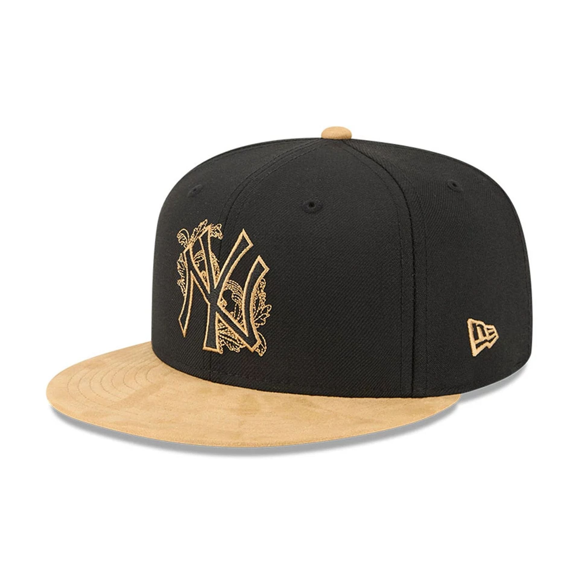 Pictured is this MLB 59FIFTY Day Fauna New York Yankees 59FIFTY Fitted cap in black. 1
