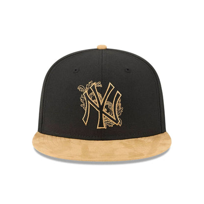 Pictured is this MLB 59FIFTY Day Fauna New York Yankees 59FIFTY Fitted cap in black. 3