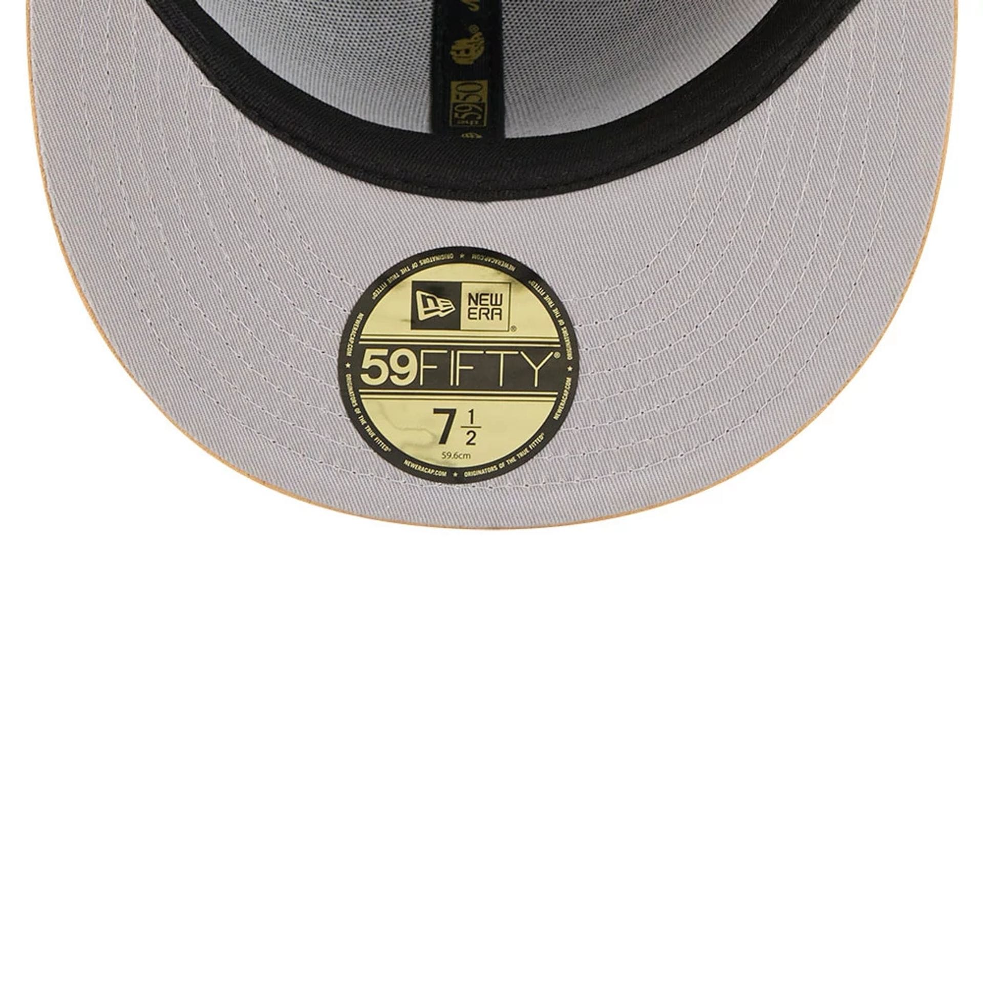 Pictured is this MLB 59FIFTY Day Fauna New York Yankees 59FIFTY Fitted cap in black. 2