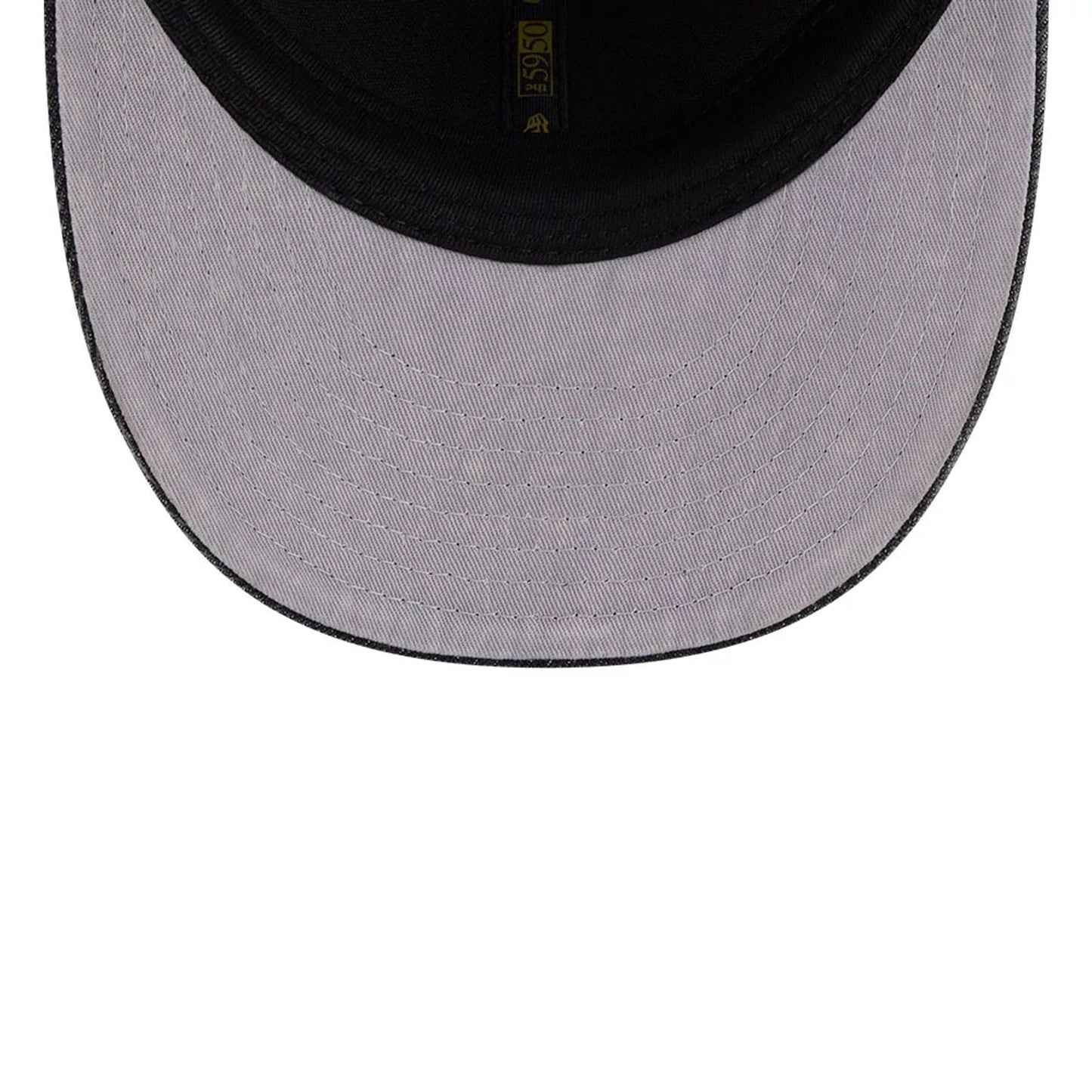 Pictured is this MLB 59FIFTY Day New York Mets Low Profile 59FIFTY Fitted cap in black. 2