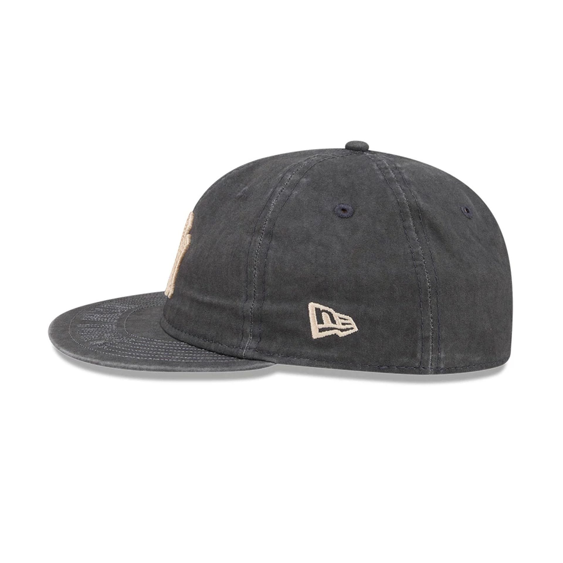 Pictured is this MLB 59FIFTY Day New York Yankees Retro Crown 59FIFTY Fitted cap in black. 5