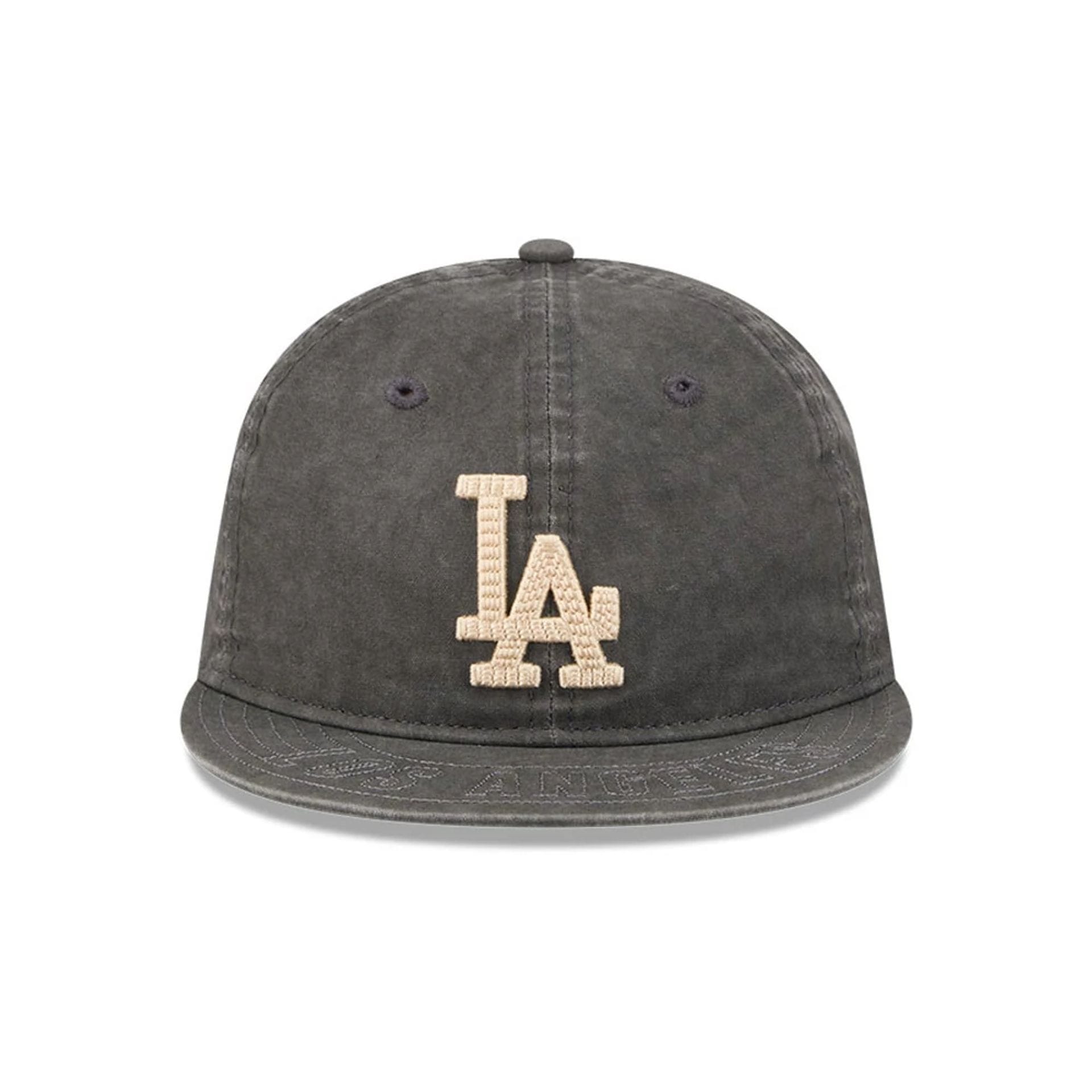 Pictured is this MLB 59FIFTY Day LA Dodgers Retro Crown 59FIFTY Fitted cap in black. 3