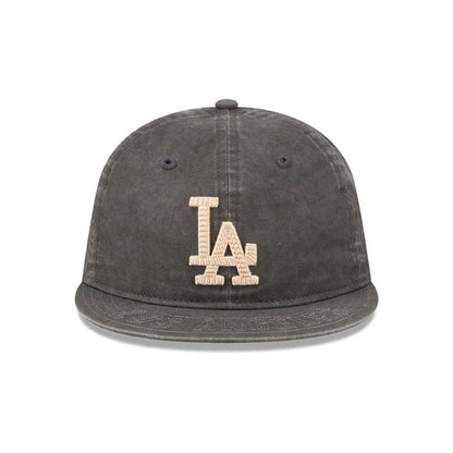 Pictured is this MLB 59FIFTY Day LA Dodgers Retro Crown 59FIFTY Fitted cap in black. 3