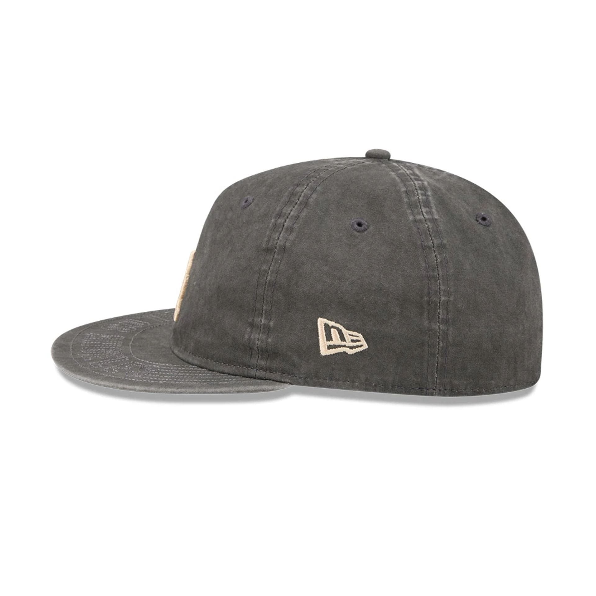 Pictured is this MLB 59FIFTY Day LA Dodgers Retro Crown 59FIFTY Fitted cap in black. 5