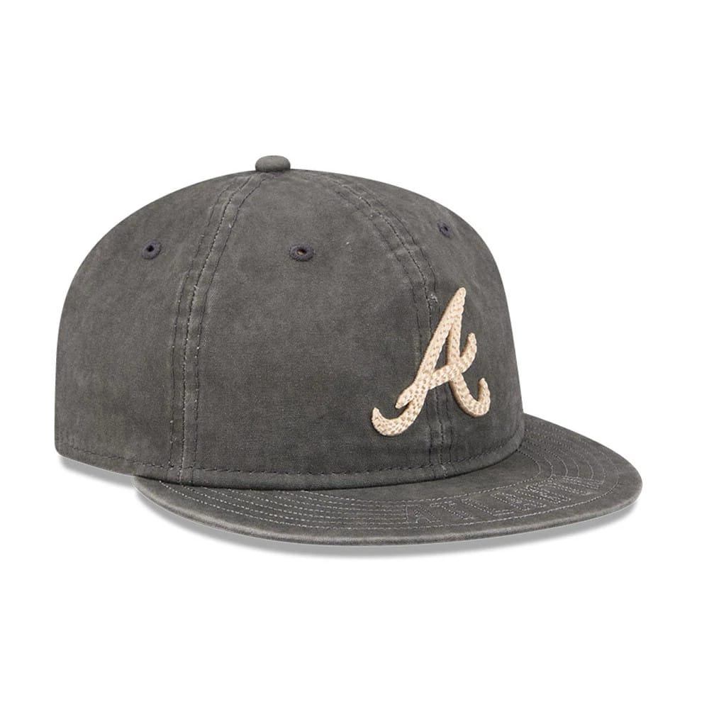 Pictured is this MLB 59FIFTY Day Atlanta Braves Retro Crown 59FIFTY Fitted cap in black. 4