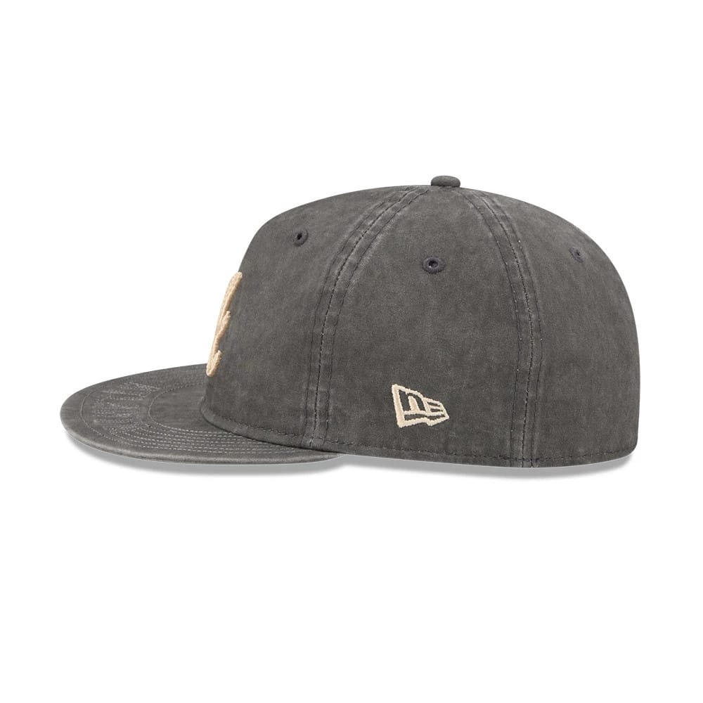 Pictured is this MLB 59FIFTY Day Atlanta Braves Retro Crown 59FIFTY Fitted cap in black. 5