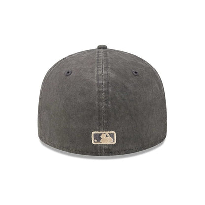 Pictured is this MLB 59FIFTY Day Atlanta Braves Retro Crown 59FIFTY Fitted cap in black. 6