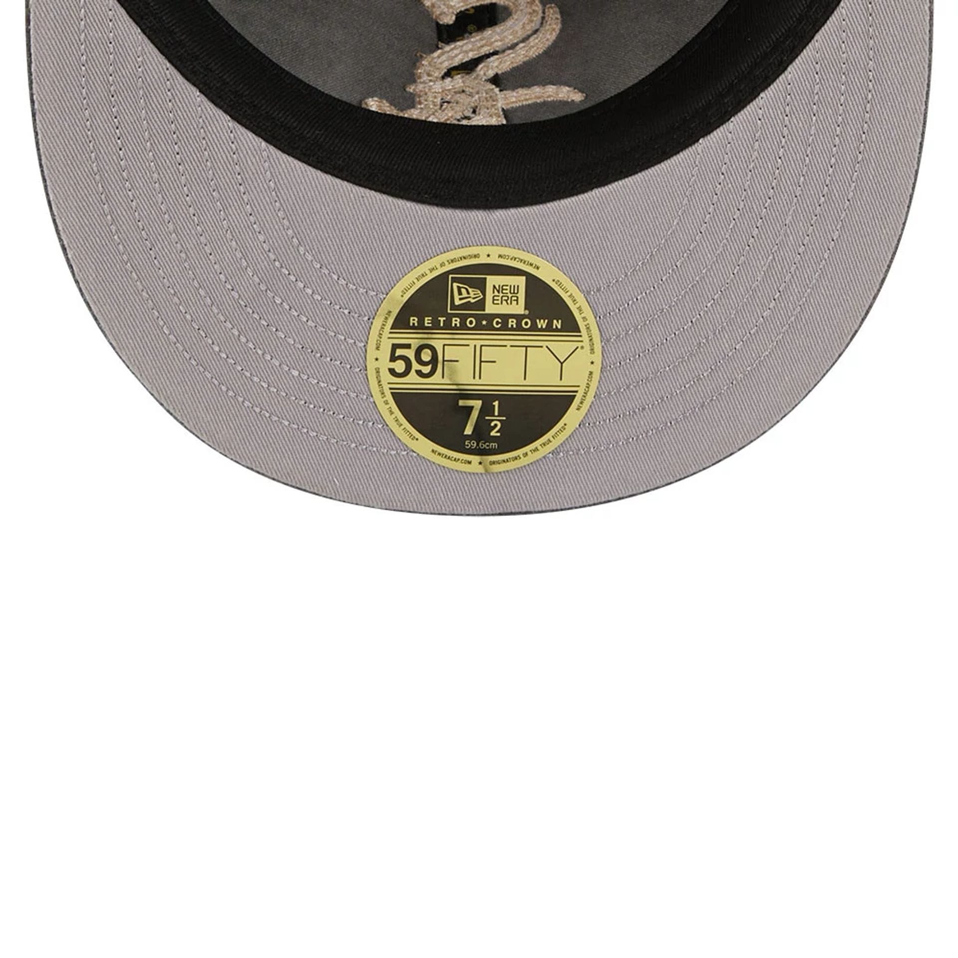 Pictured is this MLB 59FIFTY Day Chicago White Sox Retro Crown 59FIFTY Fitted cap in black. 2