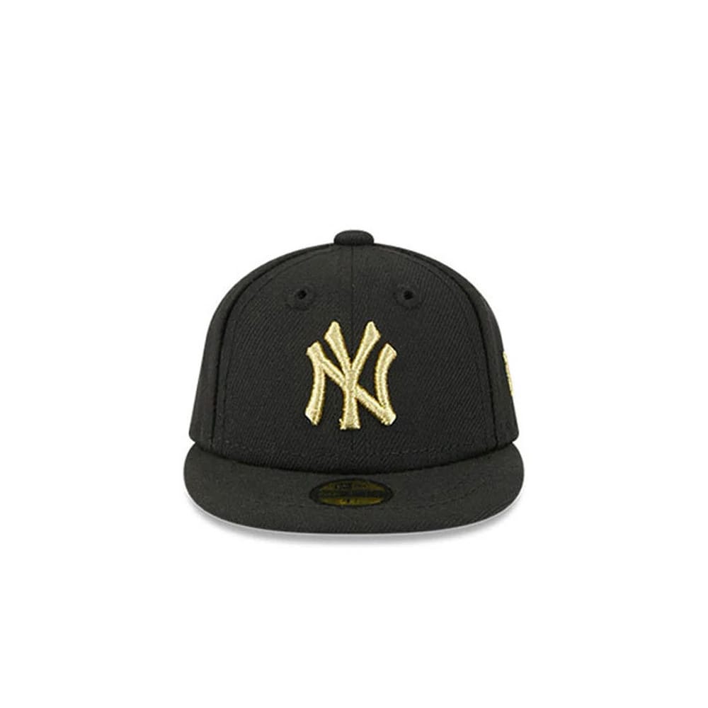 Pictured is this MLB 59FIFTY Day New York Yankees Mini 59FIFTY Fitted cap in black. 2