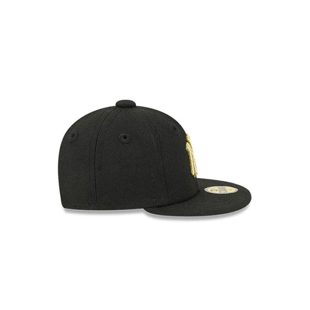 Pictured is this MLB 59FIFTY Day New York Yankees Mini 59FIFTY Fitted cap in black. 5