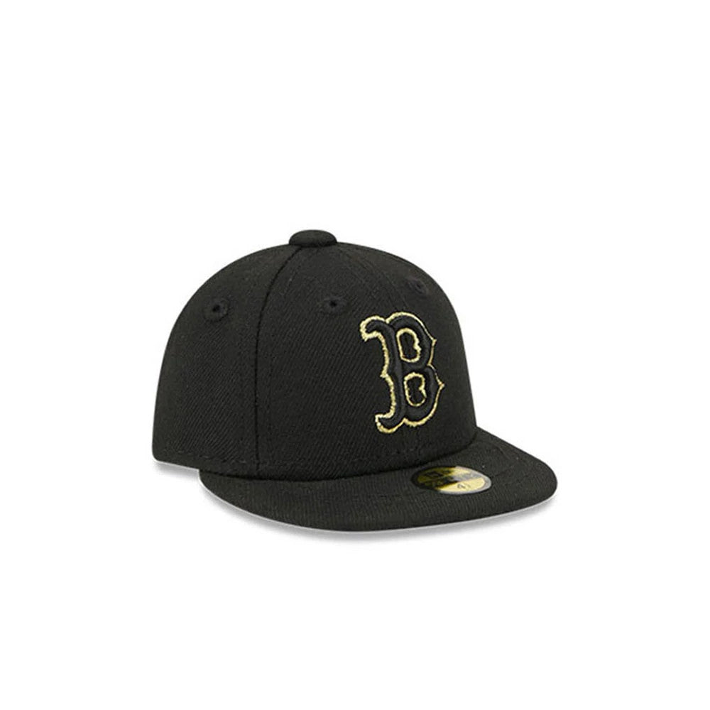 Boston Red Sox MLB 59FIFTY Day Black New Era Mini 59FIFTY Fitted Cap, three-quarter view showing a gold embroidered B logo on the front panel, a flat black visor and a gold 59FIFTY size sticker on the visor.