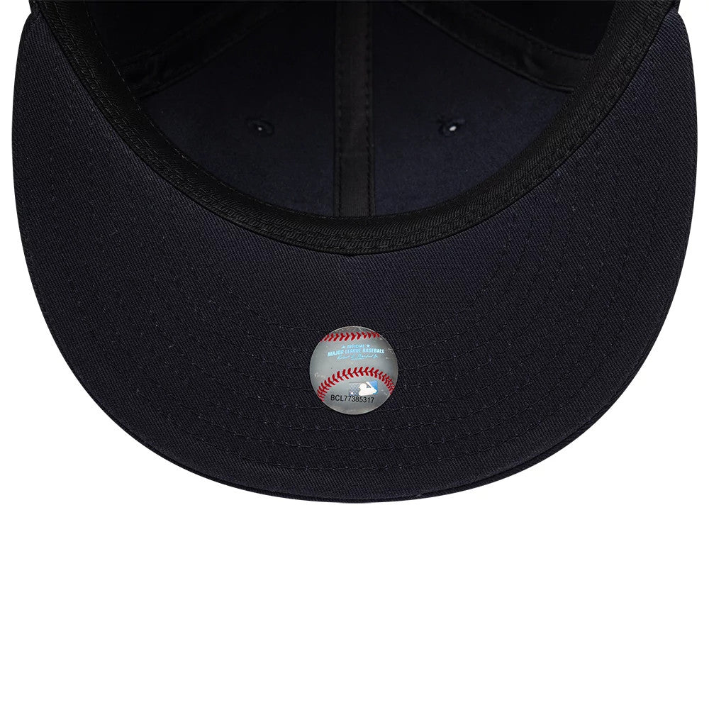 Pictured is this MLB New York Yankees Retro Crown 9FIFTY cap in navy. 5