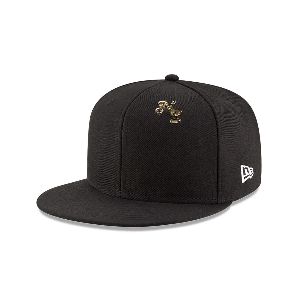 Pictured is this New Era 59FIFTY Day 3 Pack Pin Badge in black. 2