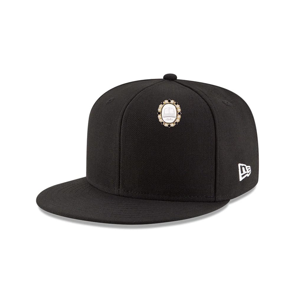 Pictured is this New Era 59FIFTY Day Brooch Pin Badge in black. 2