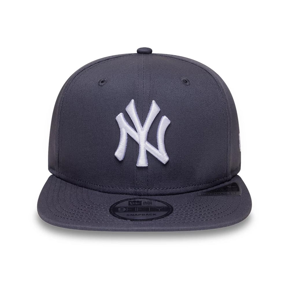 Pictured is this MLB League Essential New York Yankees 9FIFTY Snapback cap in grey. 2