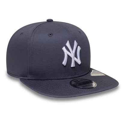 Pictured is this MLB League Essential New York Yankees 9FIFTY Snapback cap in dark grey. 3