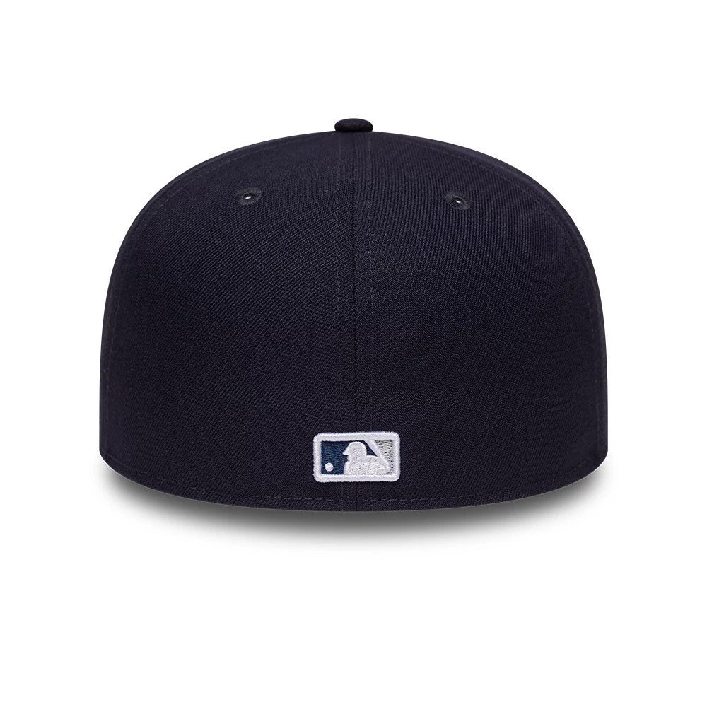 Pictured is this MLB Emblem New York Yankees 59FIFTY Fitted cap in navy. 6
