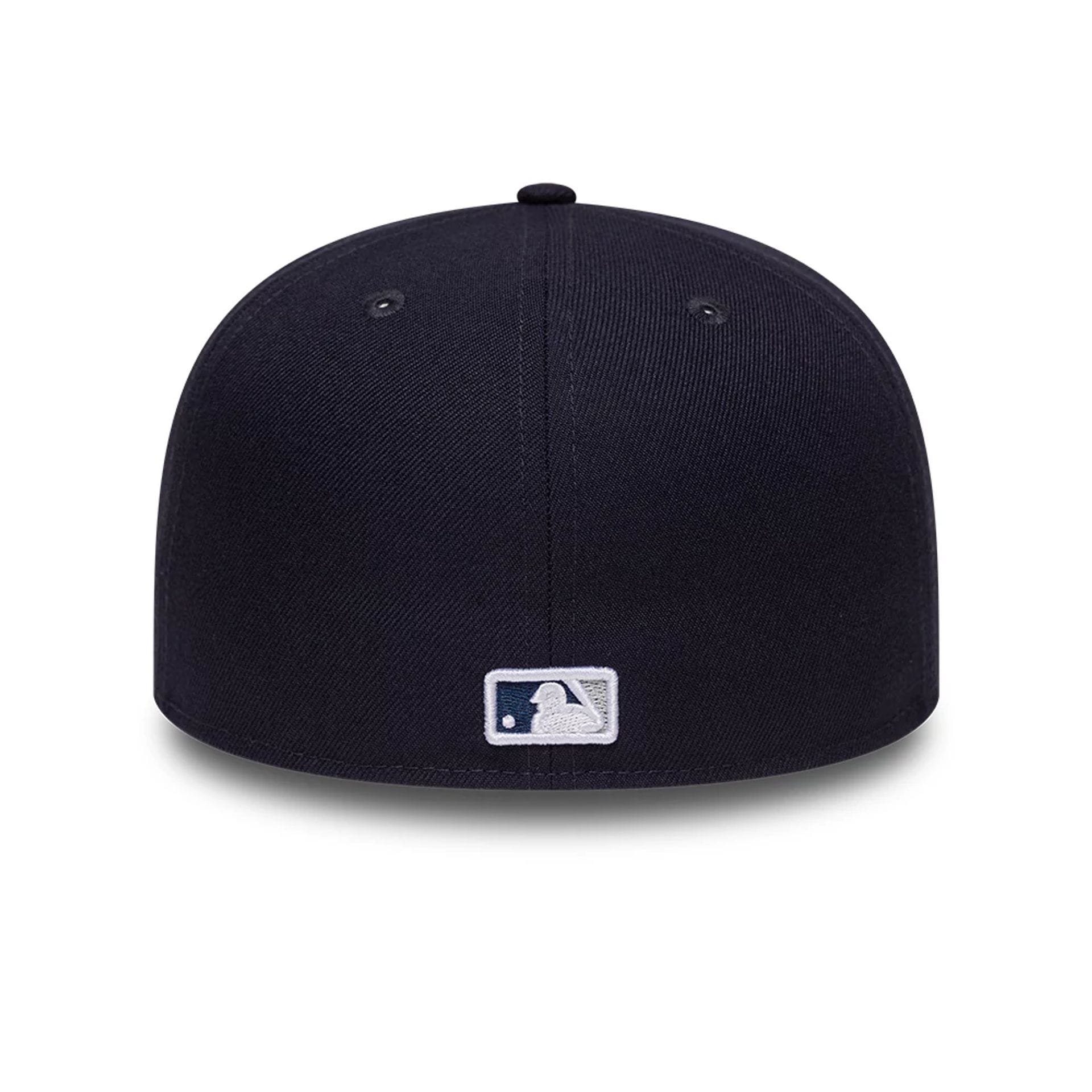 Pictured is this MLB Emblem New York Yankees 59FIFTY Fitted cap in navy. 6