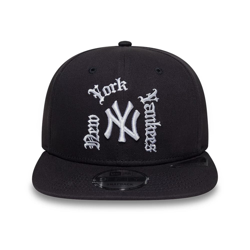 Pictured is this MLB New York Yankees 9FIFTY Snapback cap in navy. 2