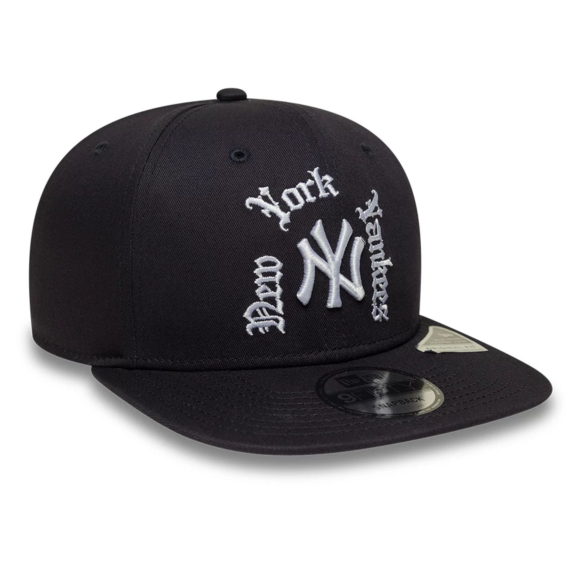 Pictured is this MLB New York Yankees 9FIFTY Snapback cap in navy. 4