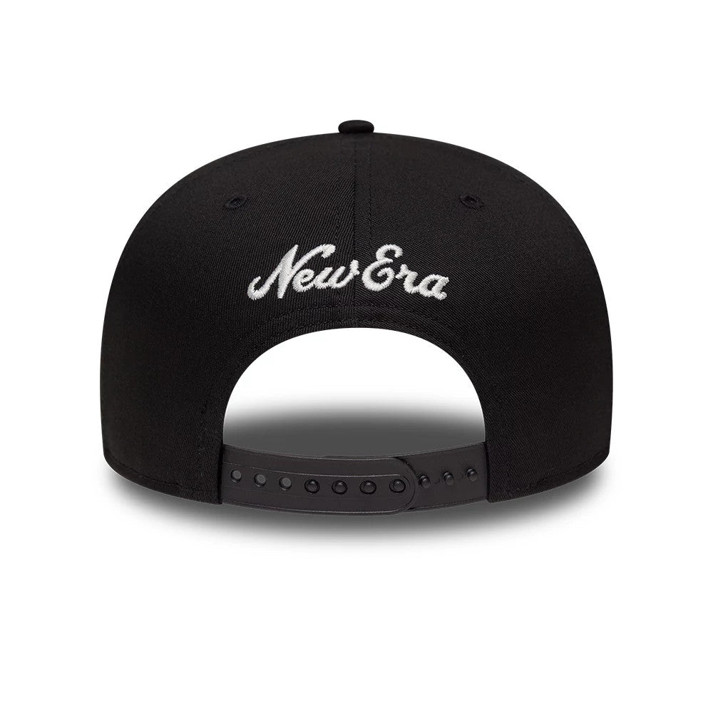 Pictured is this MLB Outdoor Icon New York Yankees 9FIFTY Snapback cap in black. 4