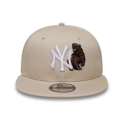 Pictured is this MLB Outdoor Icon New York Yankees 9FIFTY Snapback cap in light beige. 2