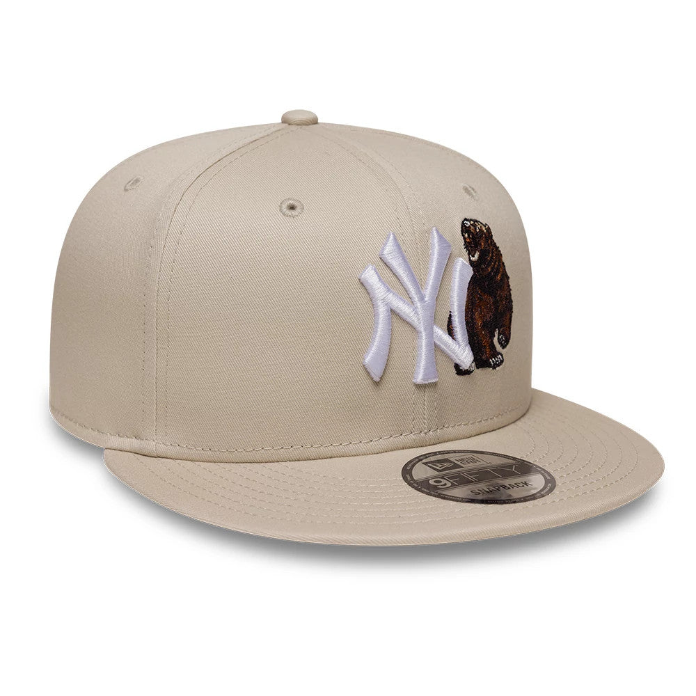 Pictured is this MLB Outdoor Icon New York Yankees 9FIFTY Snapback cap in light beige. 3