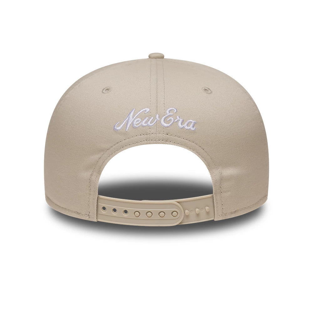 Pictured is this MLB Outdoor Icon New York Yankees 9FIFTY Snapback cap in light beige. 4