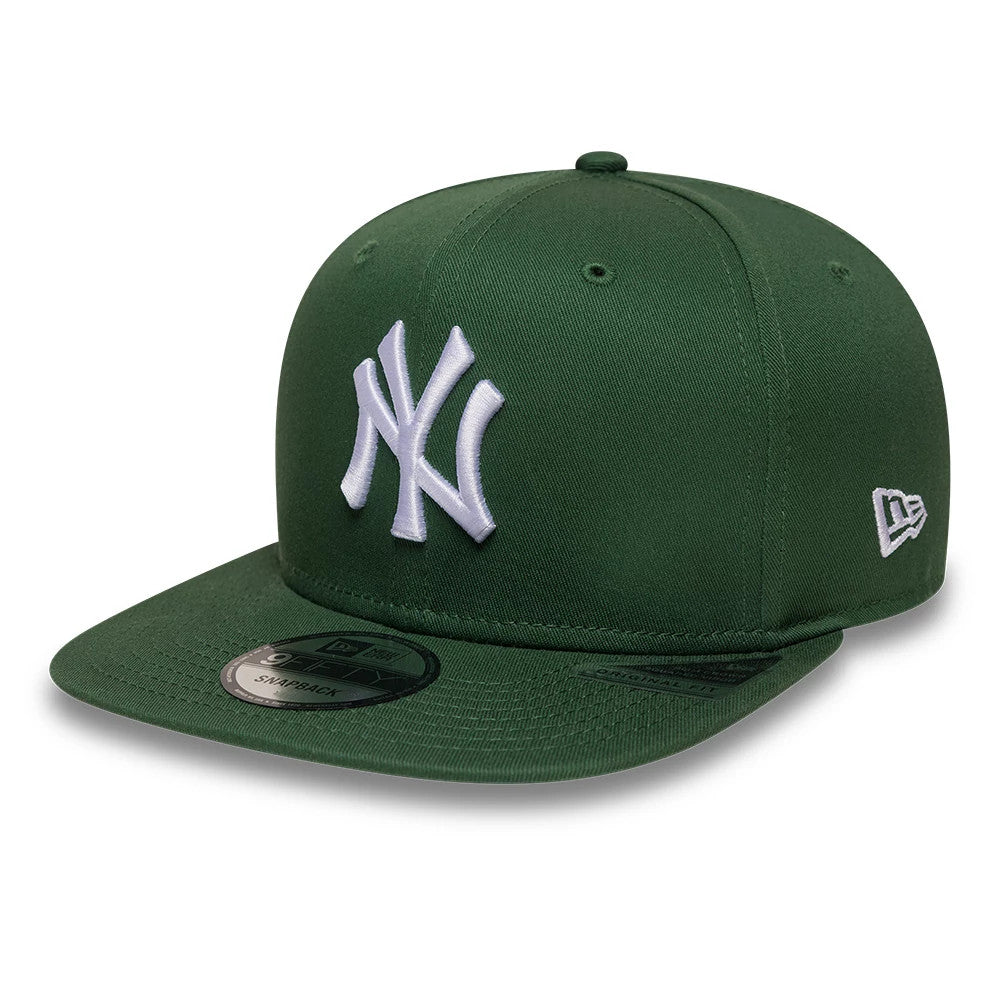Pictured is this MLB League Essential New York Yankees 9FIFTY Snapback cap in dark green. 1