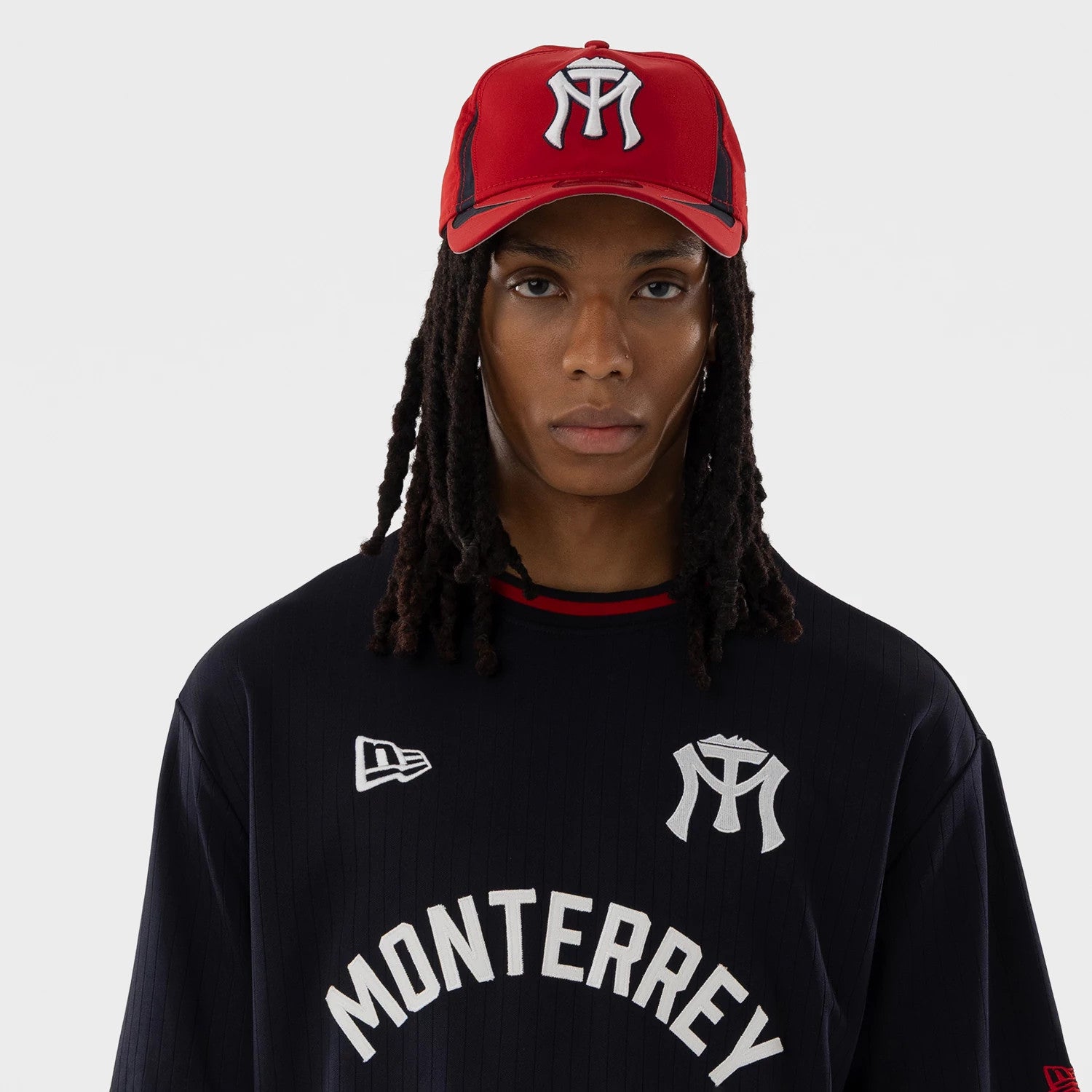 The model is wearing this LMB Sultanes De Monterrey Oversized T-Shirt in navy. 3