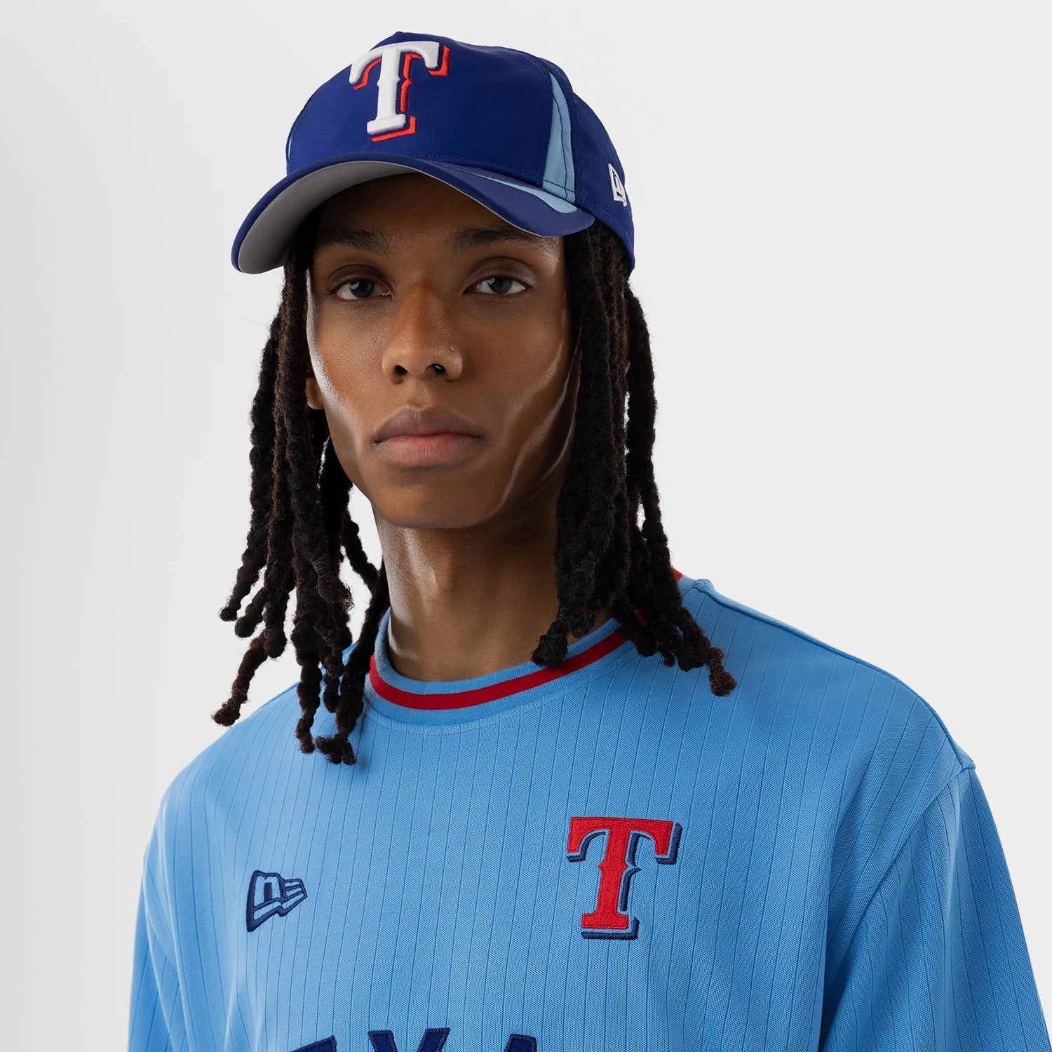 The model is wearing this MLB Texas Rangers Oversized T-Shirt in pastel blue. 3