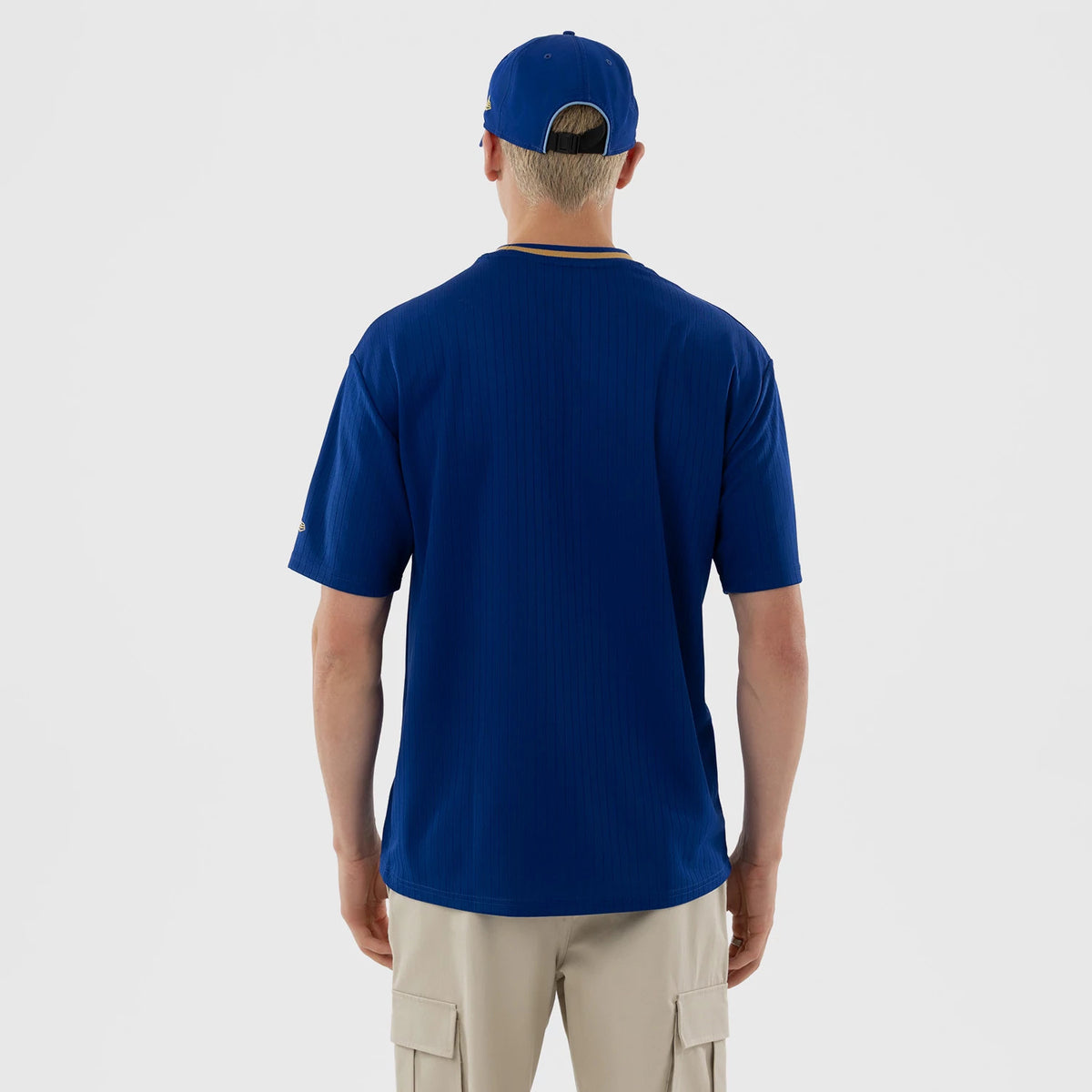 The model is wearing this MLB Kansas City Royals Oversized T-Shirt in blue. 2