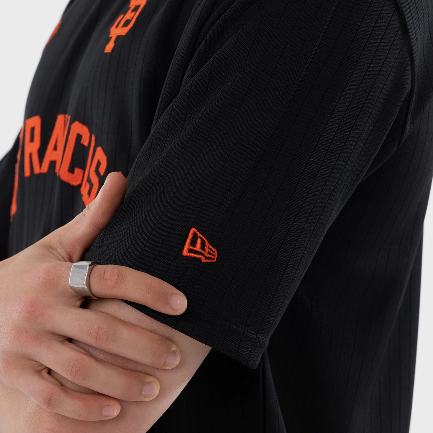 The model is wearing this MLB San Francisco Giants Oversized T-Shirt in black. 5