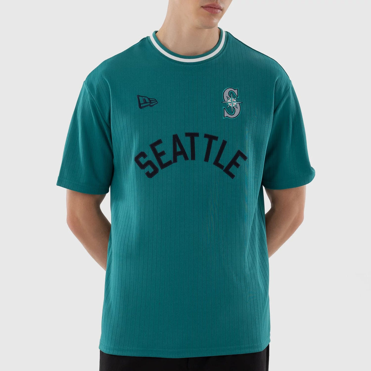 The model is wearing this MLB Seattle Mariners Oversized T-Shirt in green. 5
