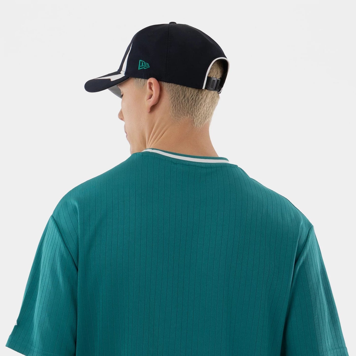 The model is wearing this MLB Seattle Mariners Oversized T-Shirt in green. 7