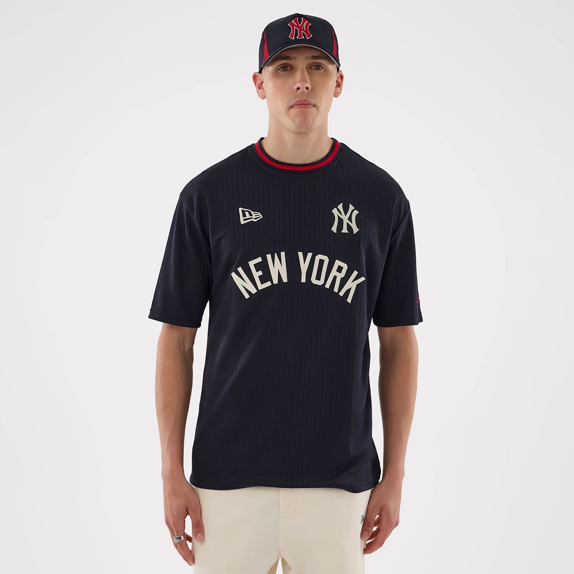 The model is wearing this MLB New York Yankees T-Shirt in navy. 1