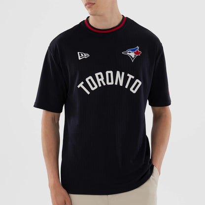 The model is wearing this MLB Toronto Blue Jays Oversized T-Shirt in navy. 4