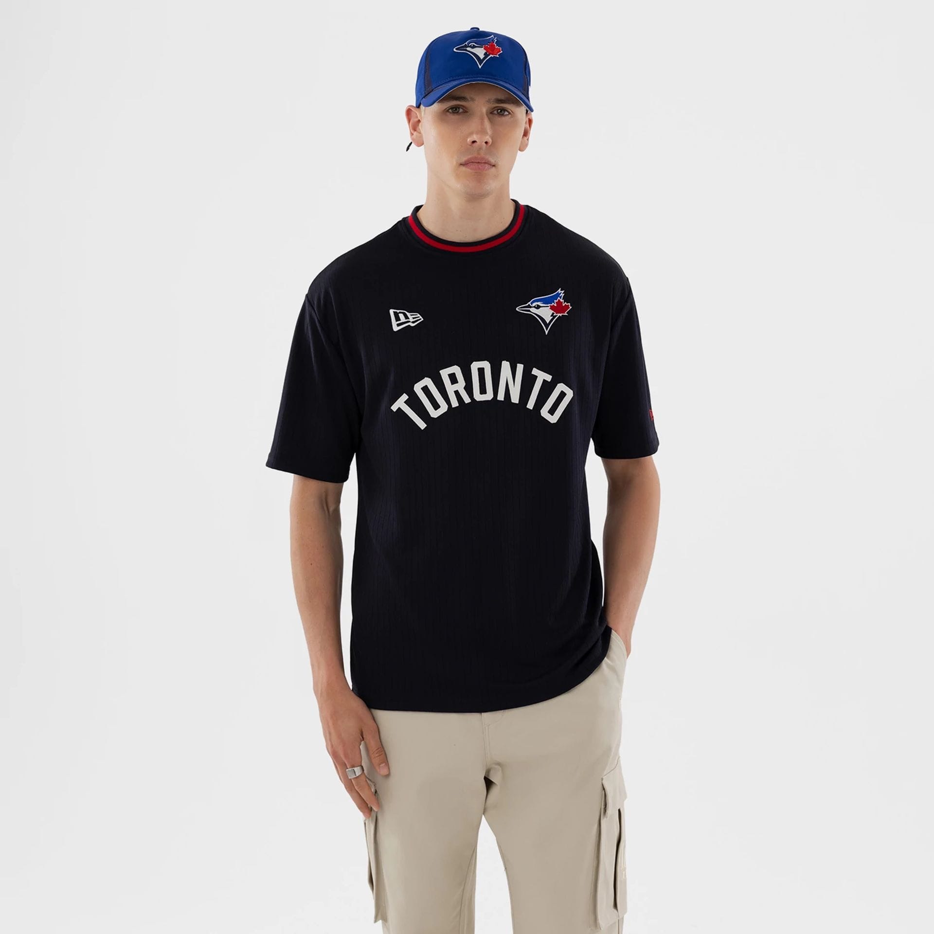 The model is wearing this MLB Toronto Blue Jays T-Shirt in navy. 1