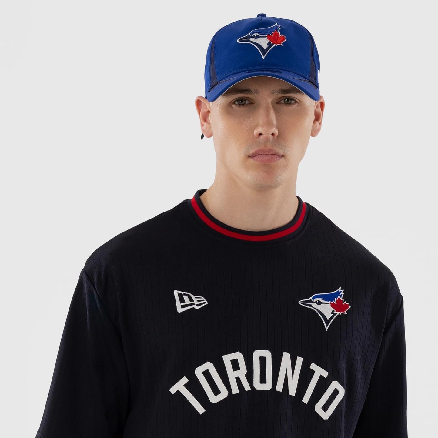 The model is wearing this MLB Toronto Blue Jays Oversized T-Shirt in navy. 6